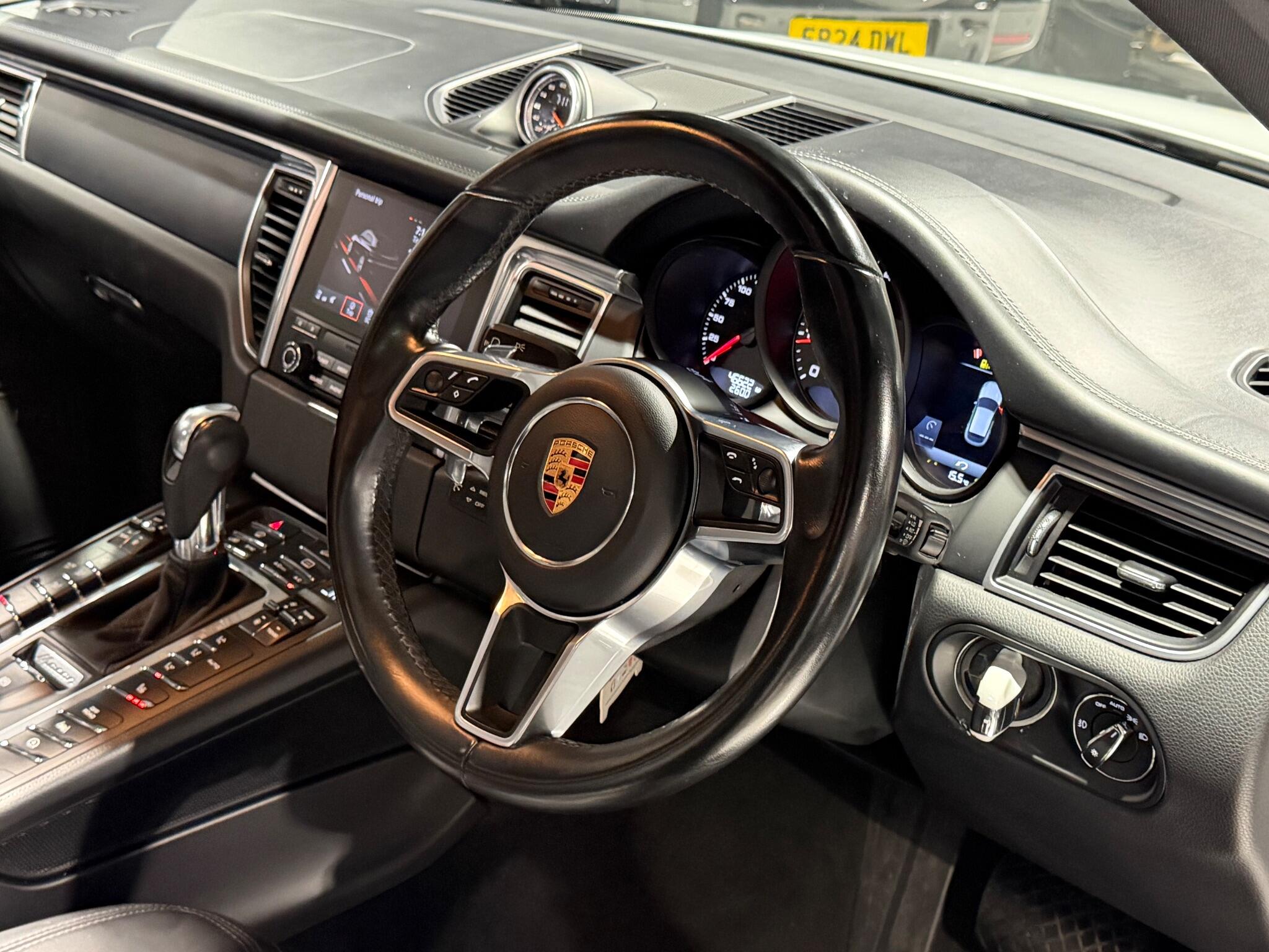 Porsche Macan 2.0T SUV 5dr Petrol PDK 4WD Euro 6 (s/s) (252 ps)